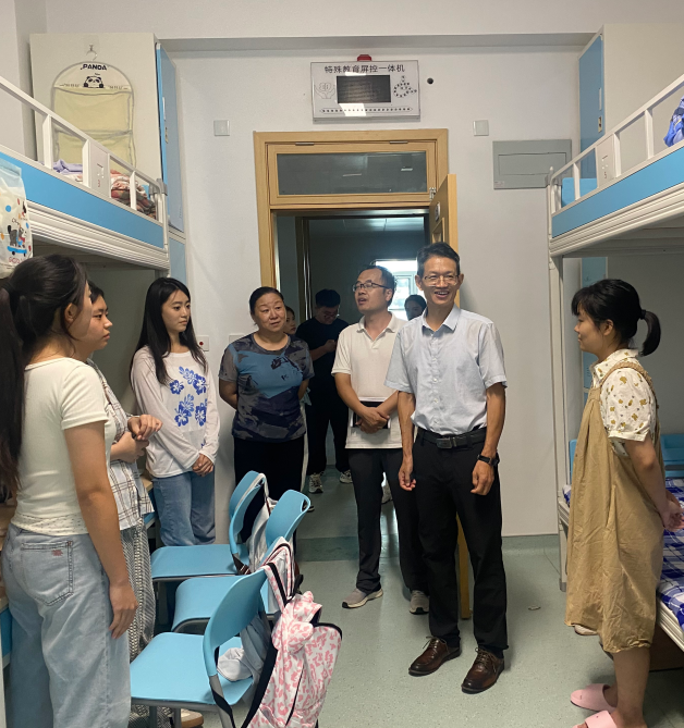 宿舍传暖意，关怀润心田——院长李心沁走访医学康复系新生宿舍